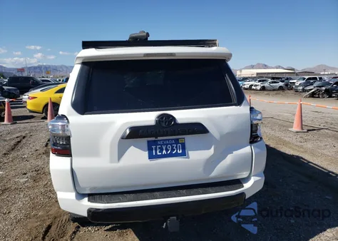 2020 Toyota 4Runner Sr5/Sr5 Premium z USA, uszkodzony, nr VIN JTEBU5JR2L5810319